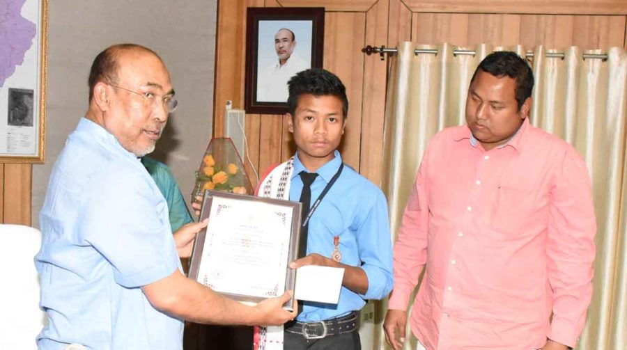 Jeevan Raksha Padak award2017 conferred to John Lalditsak Pothashang